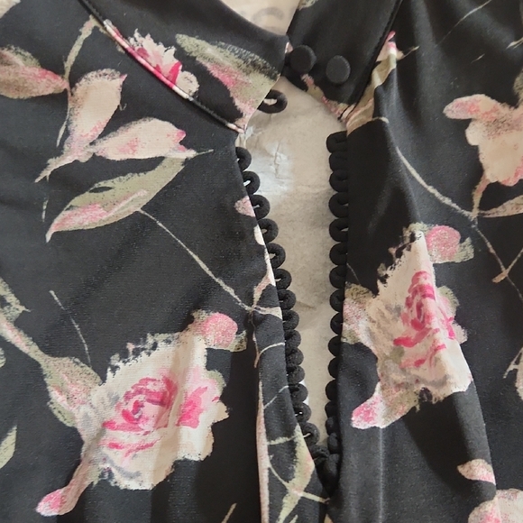 White House Black Market Black and Pink Floral Top - Picture 4 of 8